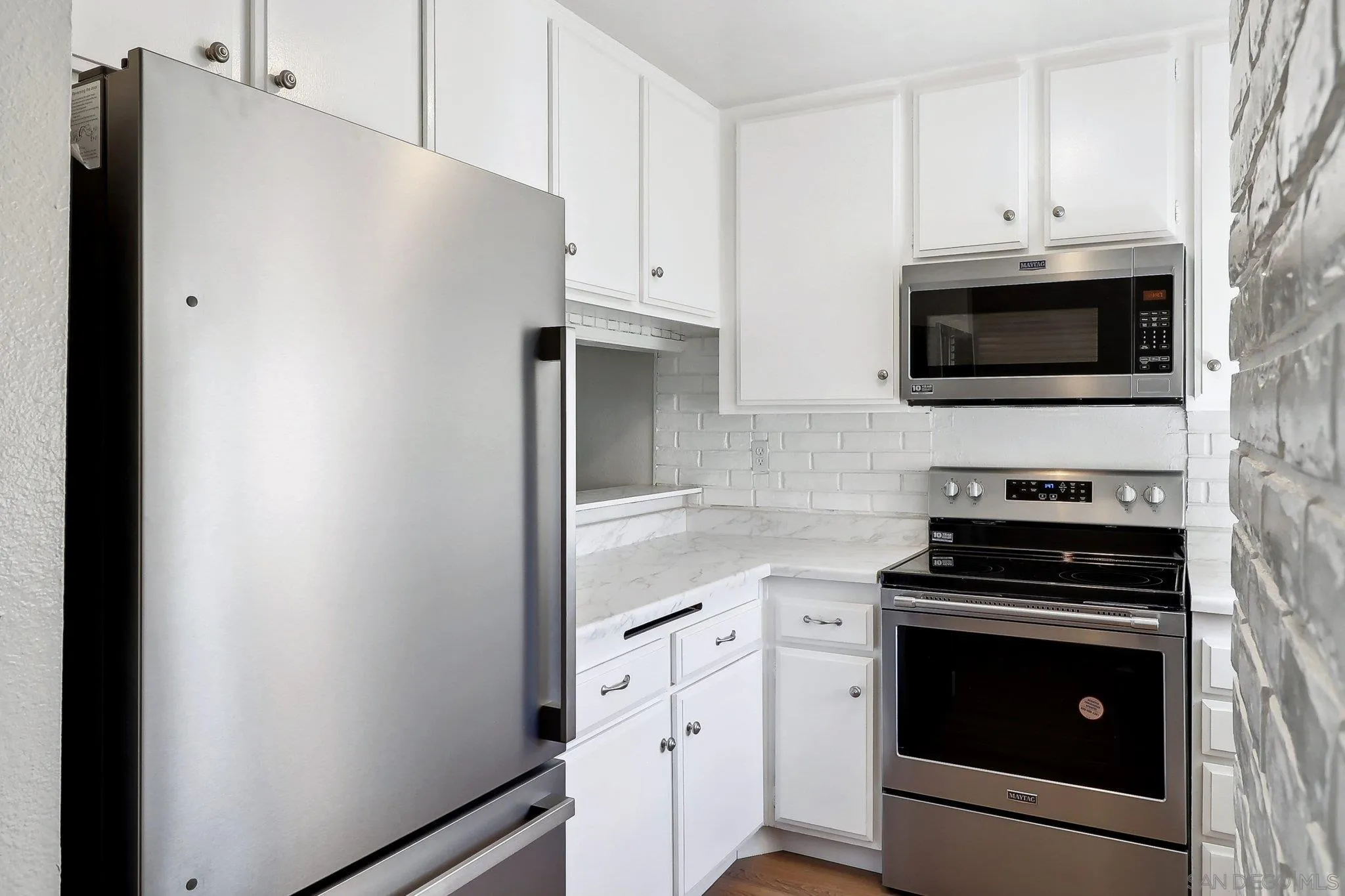 Photo #6: 240022921 Listing 