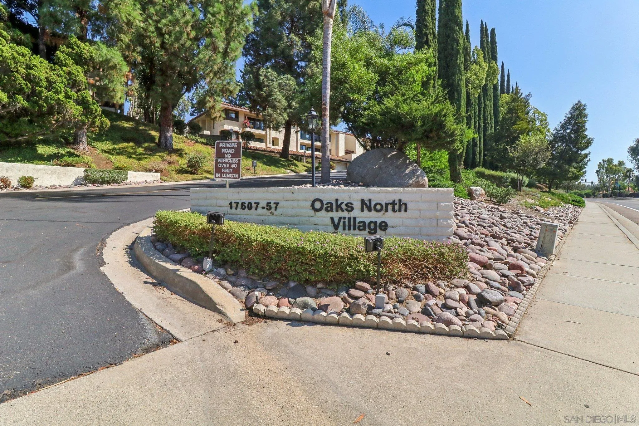 Photo #2: 240022960 Listing 