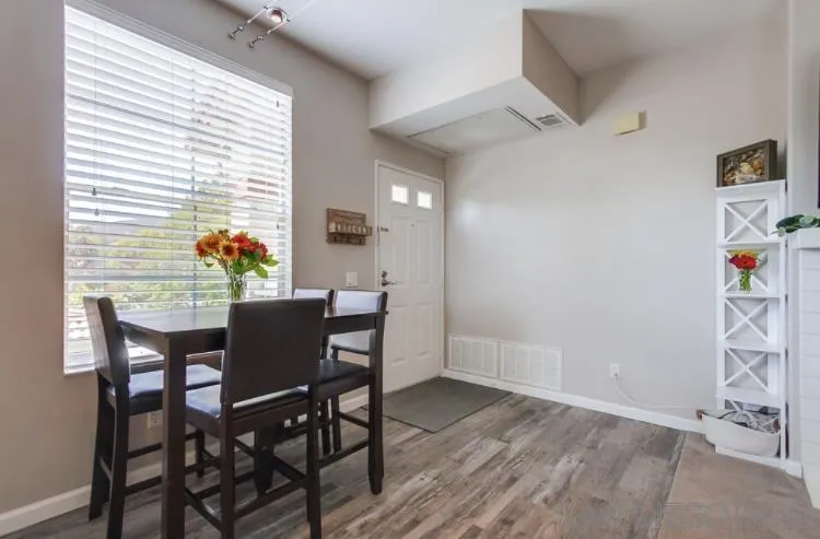 Photo #2: 240023009 Listing 