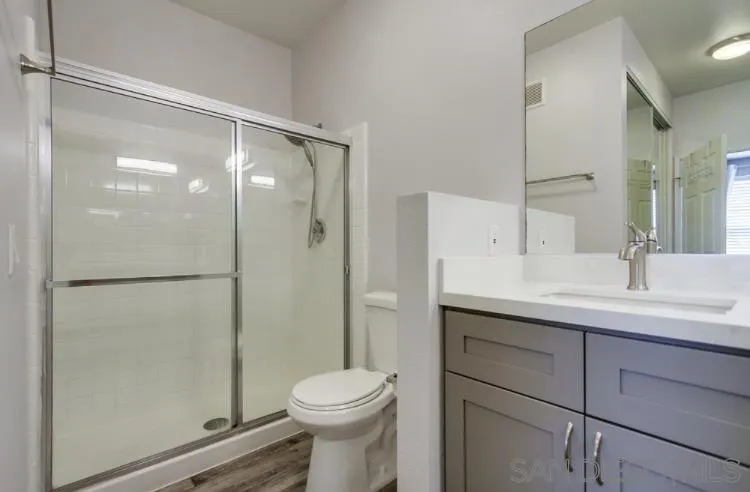 Photo #6: 240023009 Listing 