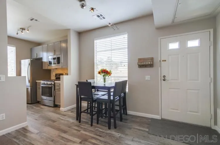 Photo #3: 240023009 Listing 