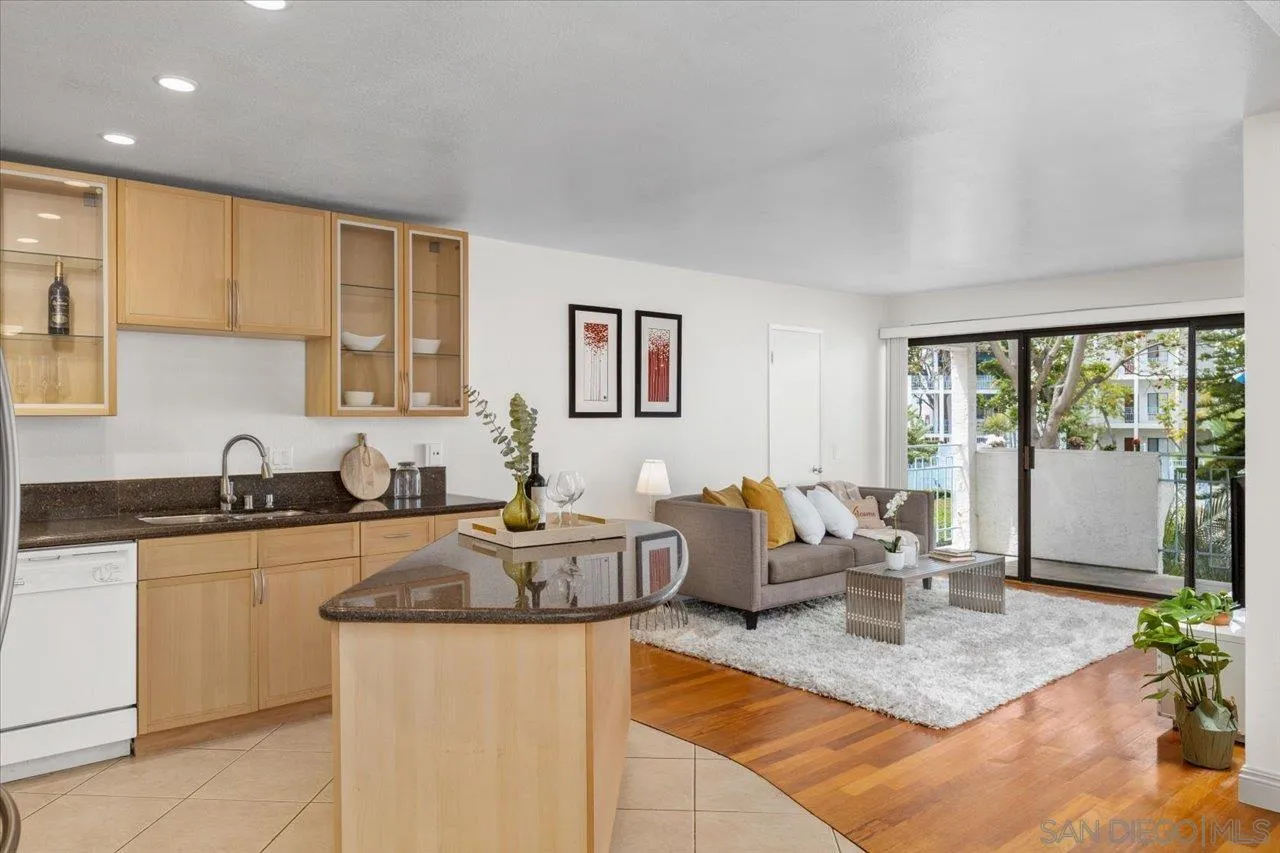 Photo #6: 240023095 Listing 