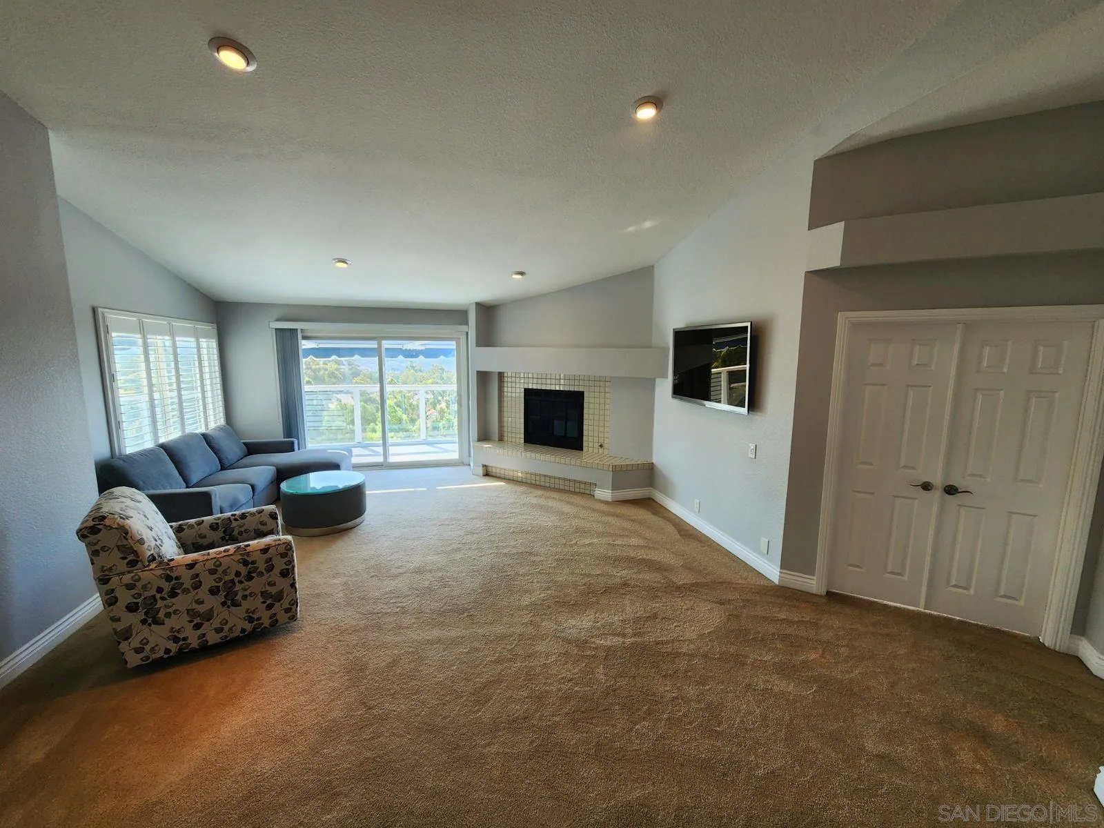 Photo #3: 240023304 Listing 