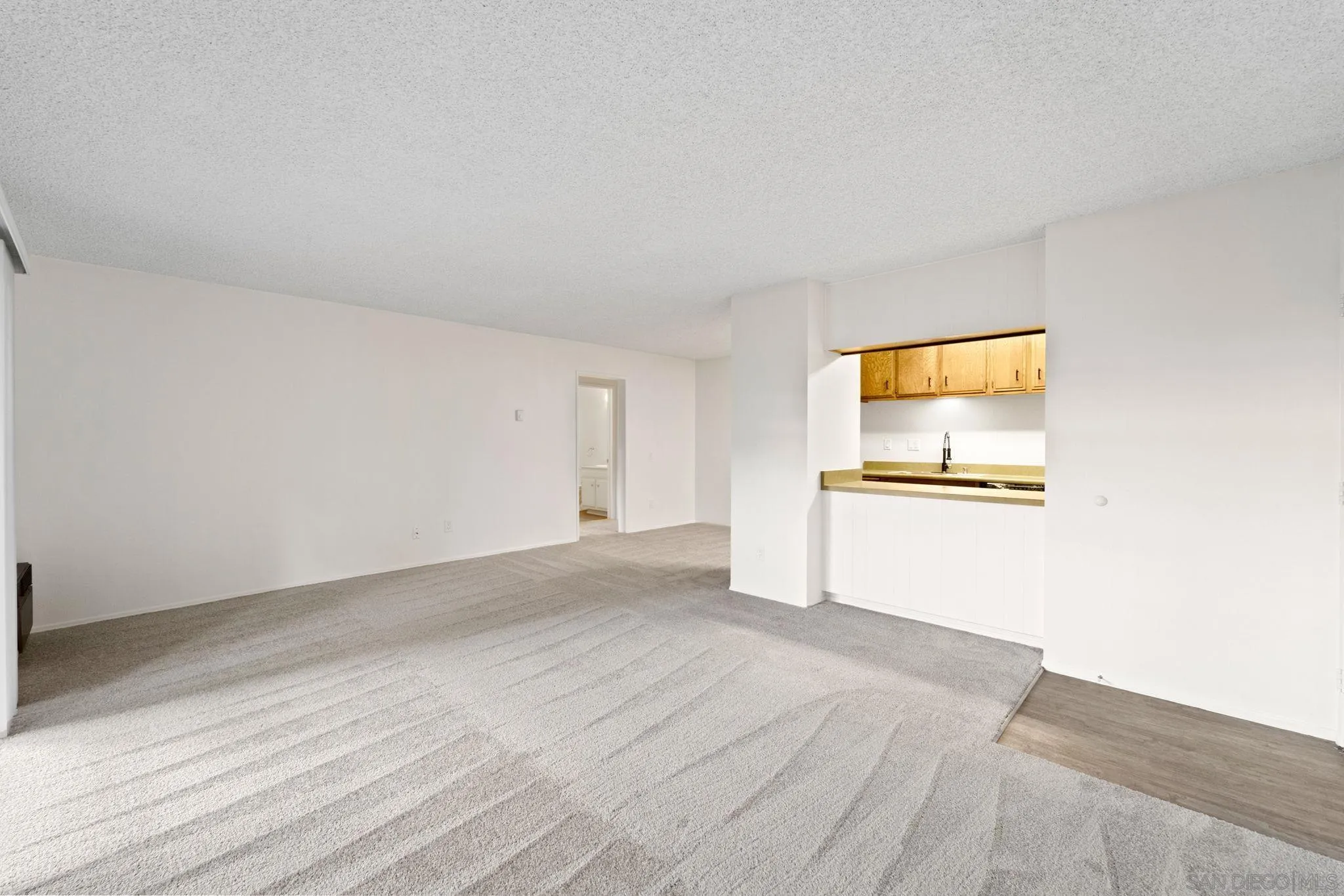 Photo #2: 240023318 Listing 