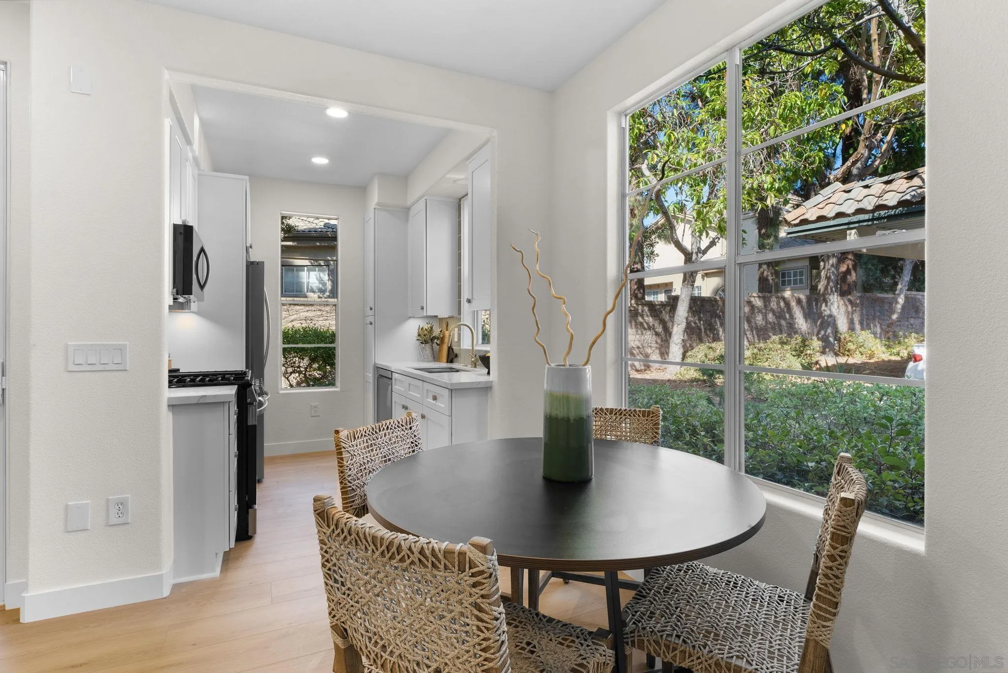 Photo #2: 240023348 Listing 