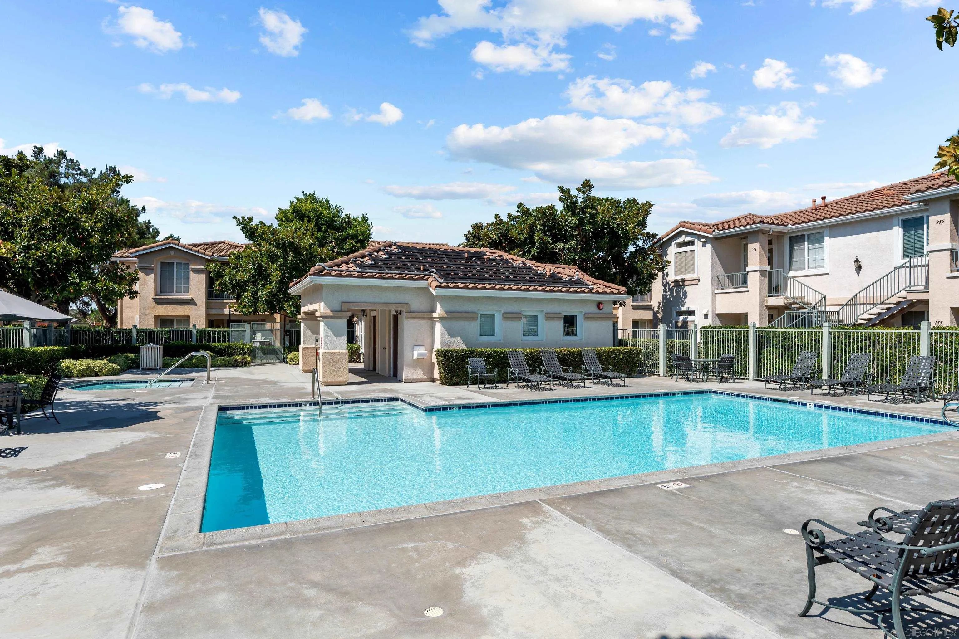 Photo #2: 240023353 Listing 