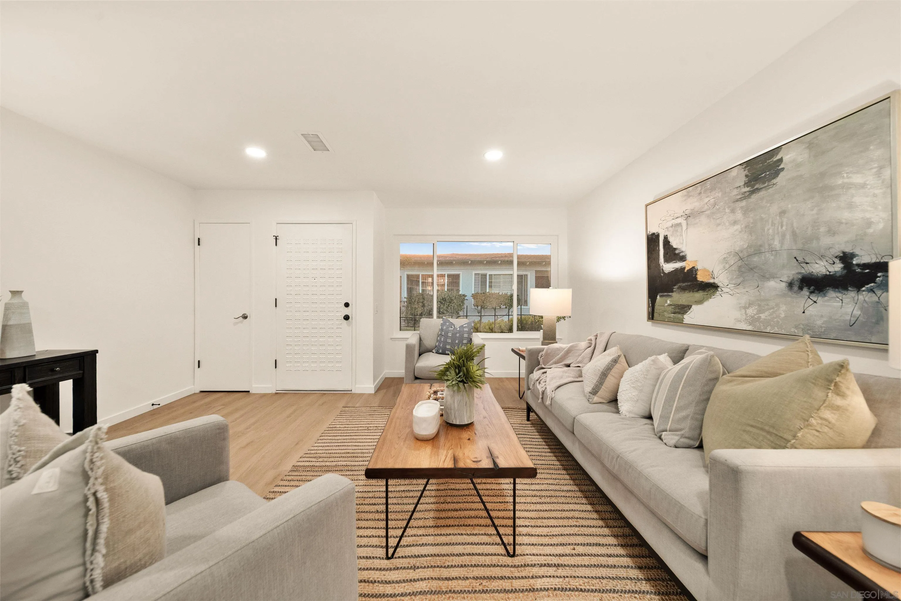 Photo #3: 240023466 Listing 