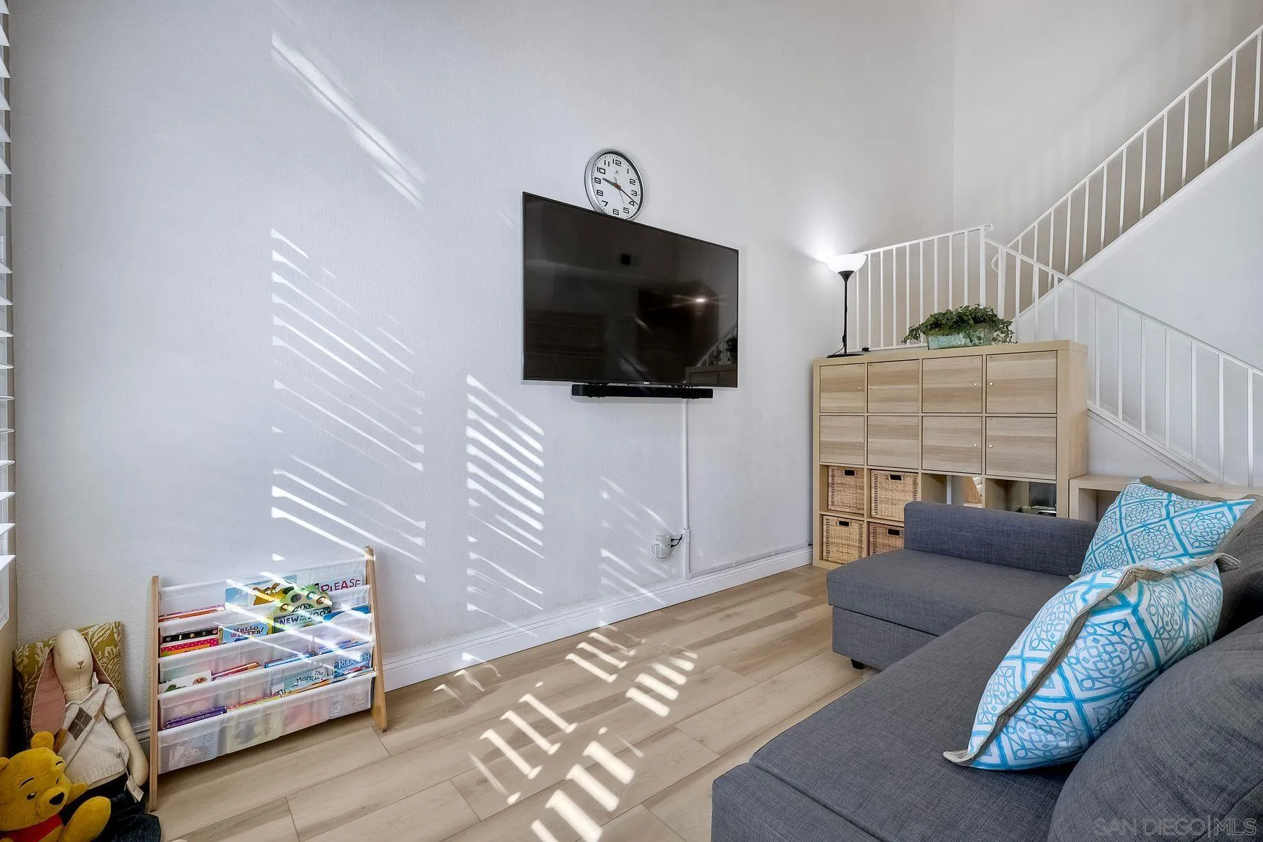 Photo #5: 240023537 Listing 