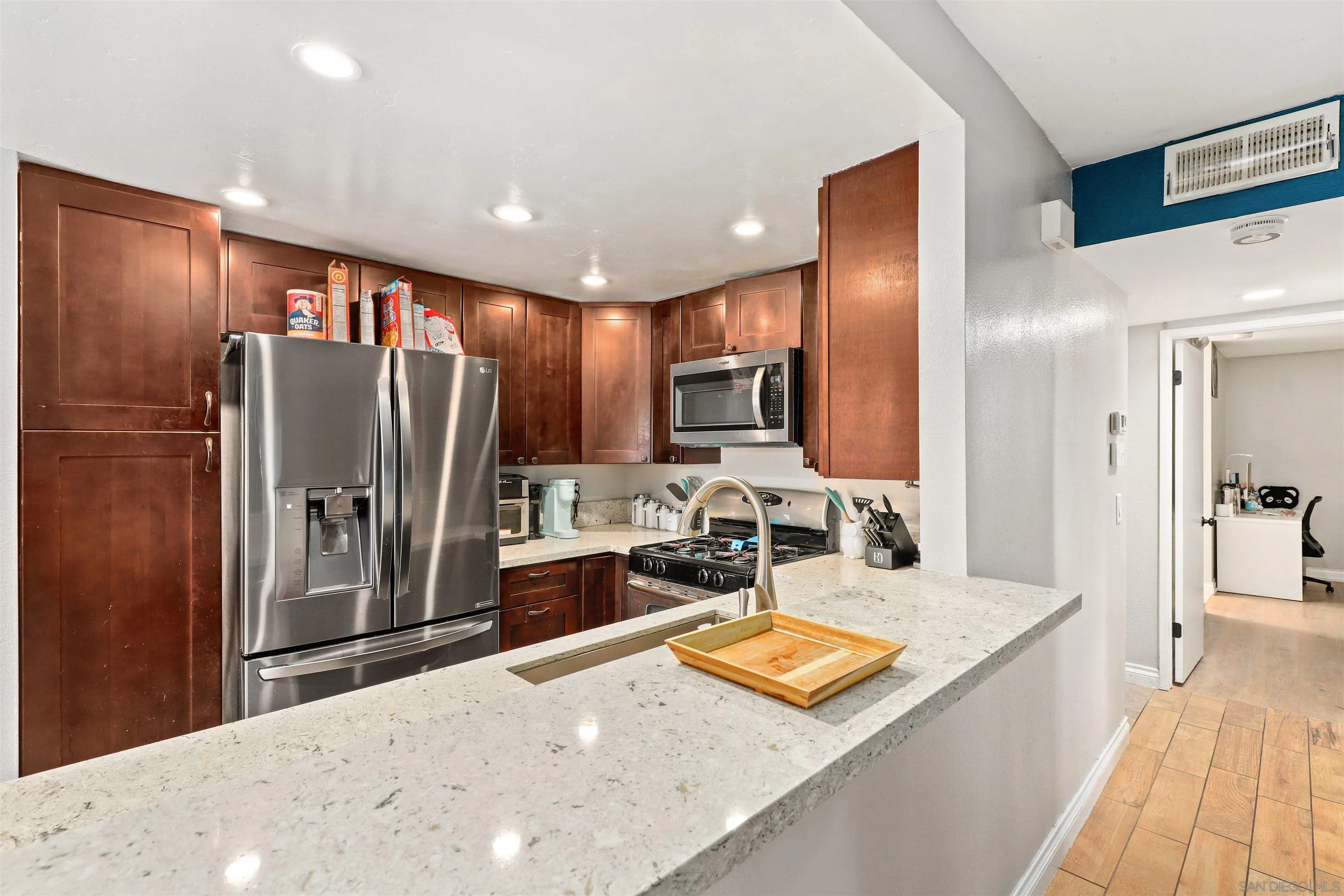 Photo #5: 240023629 Listing 