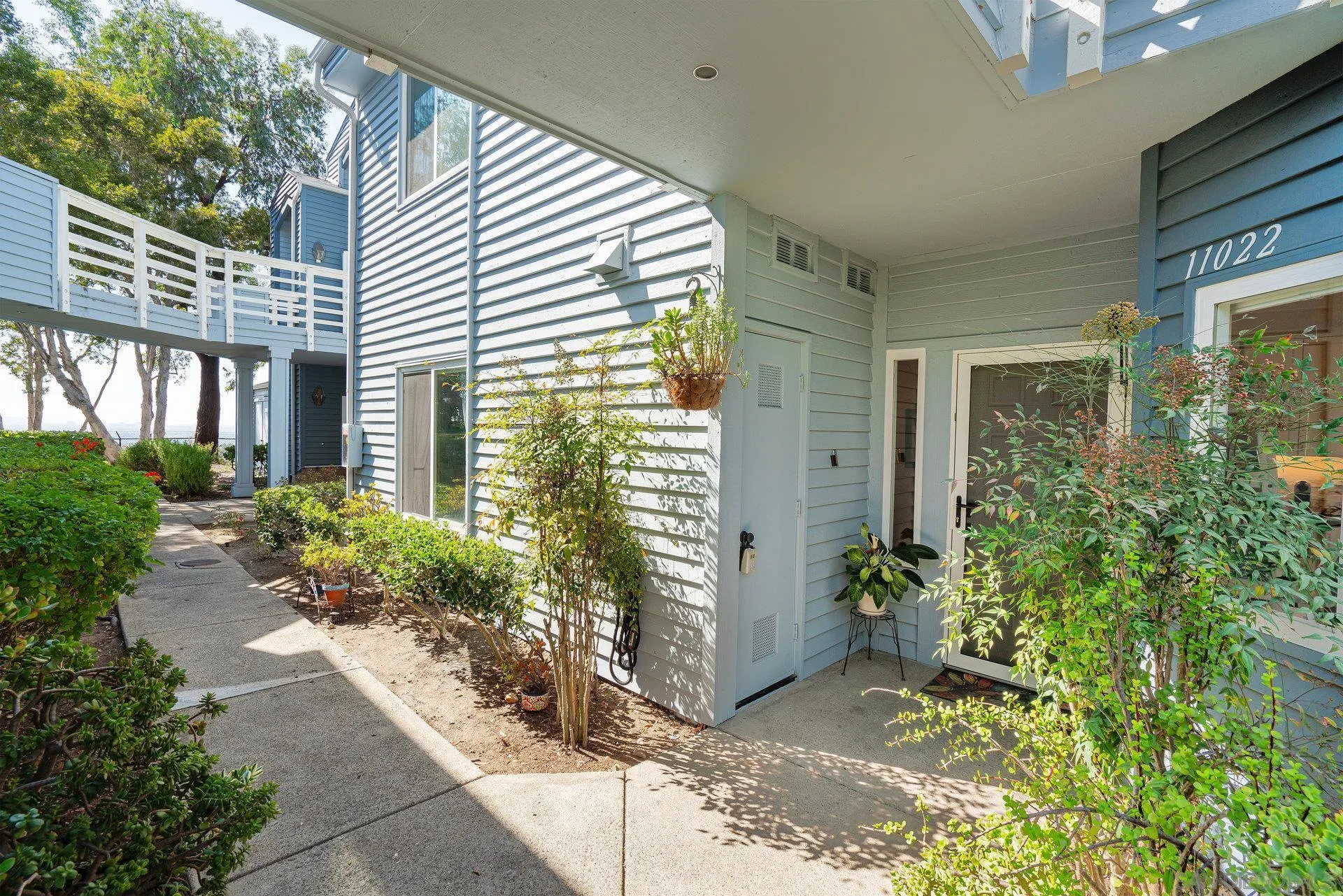 Photo #2: 240023637 Listing 