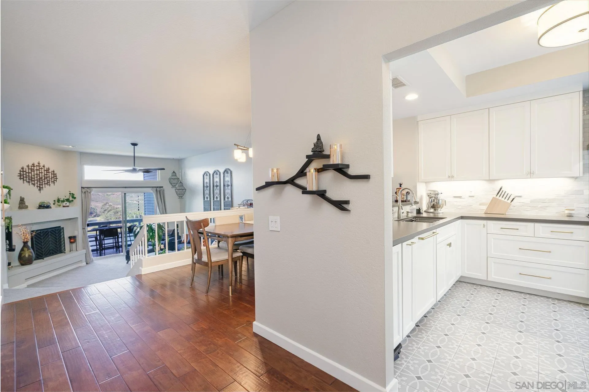 Photo #3: 240023637 Listing 