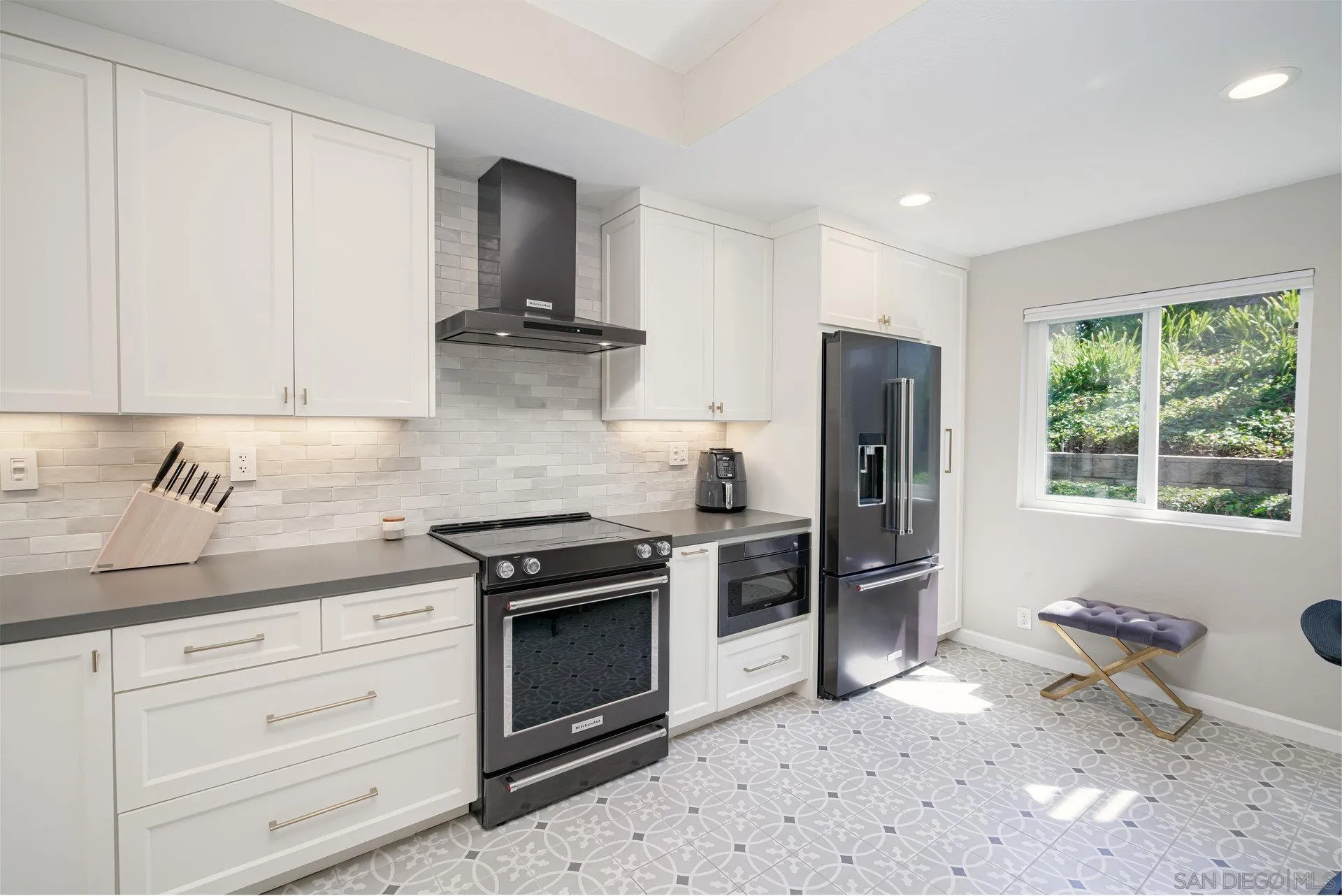 Photo #5: 240023637 Listing 