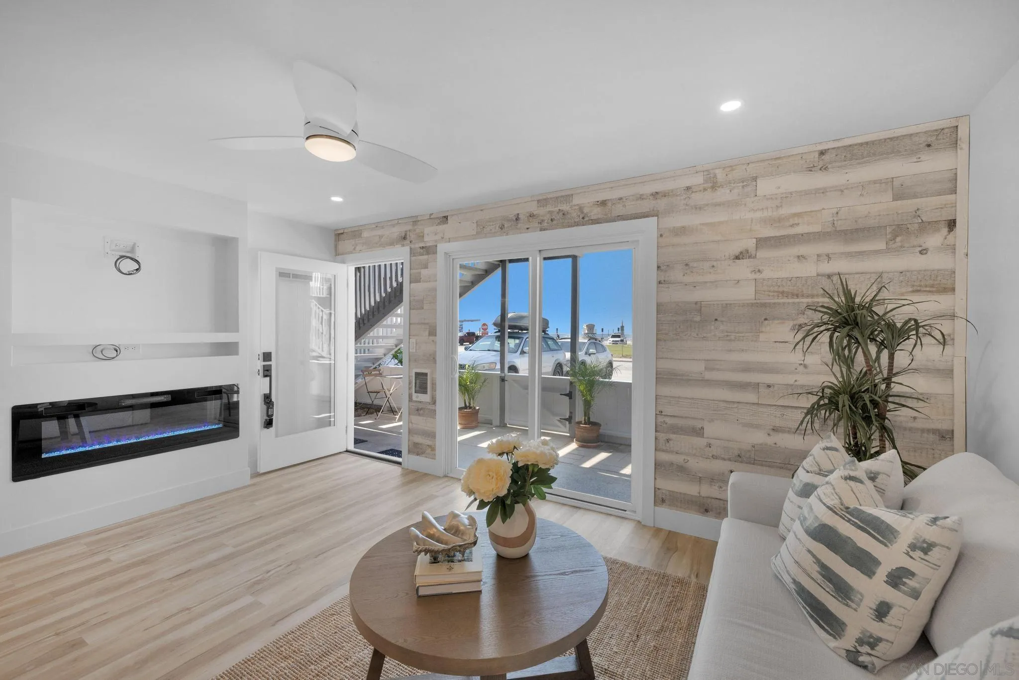 Photo #3: 240023704 Listing 