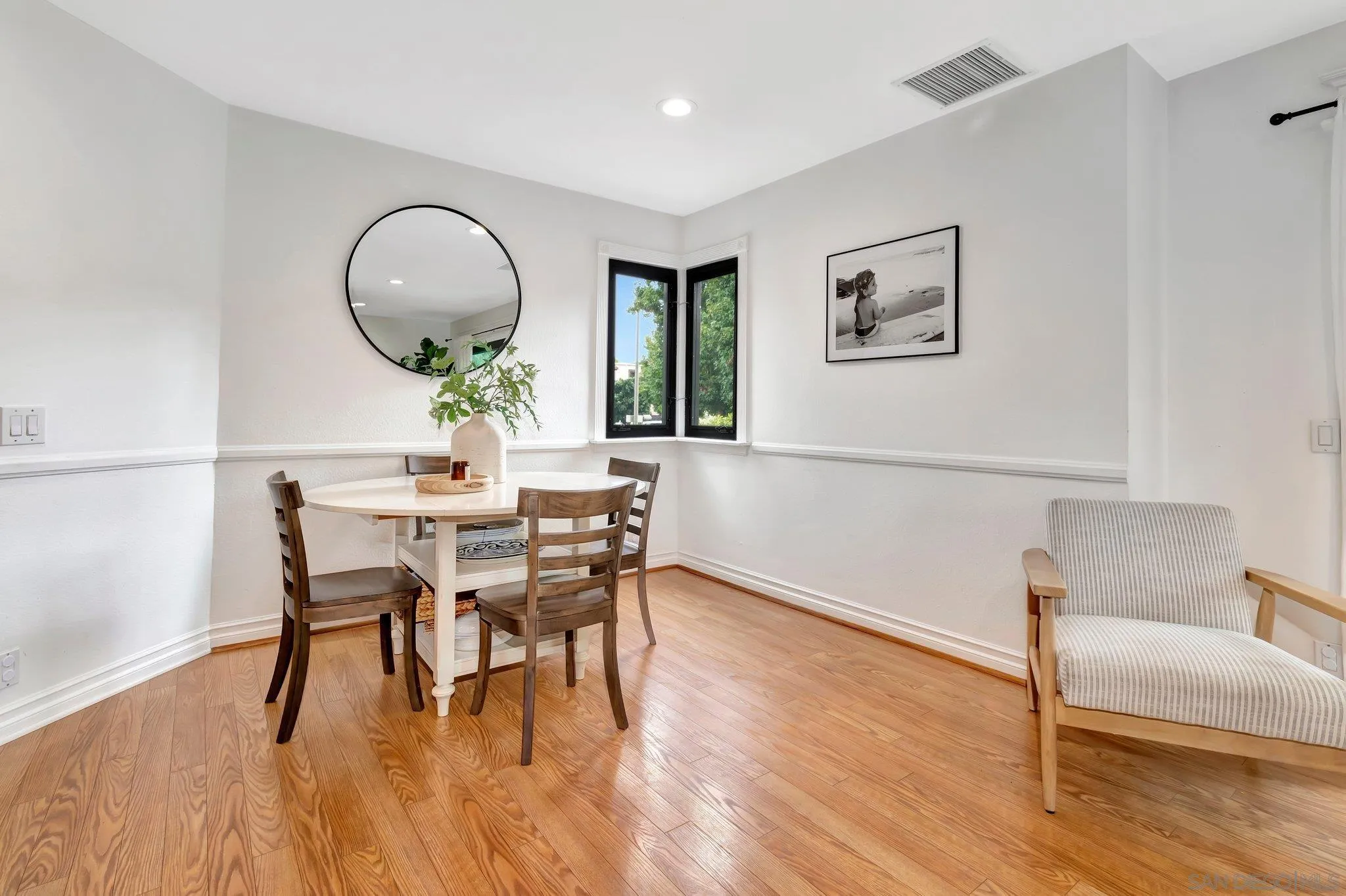 Photo #5: 240023744 Listing 
