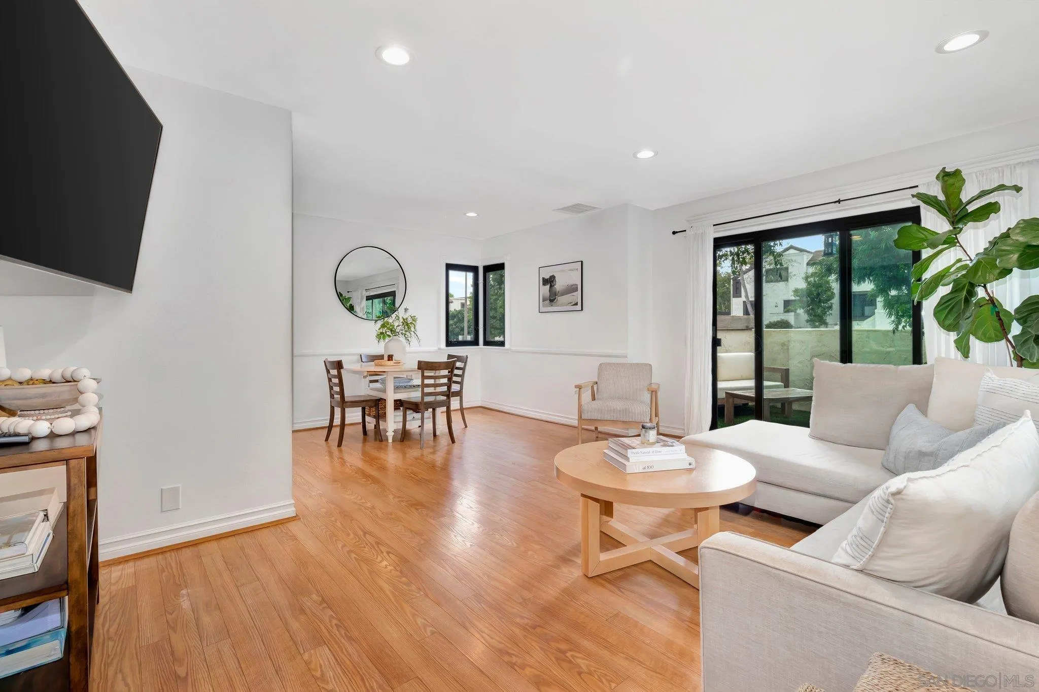 Photo #3: 240023744 Listing 
