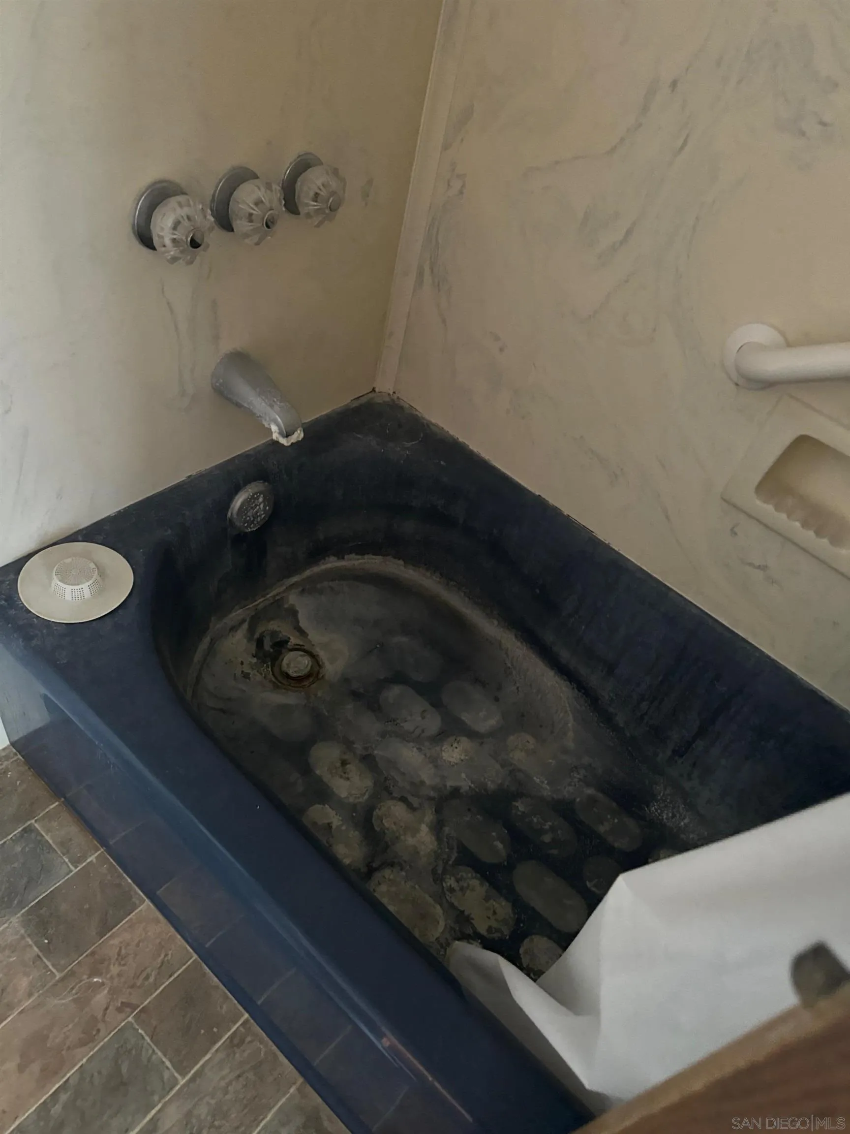 Photo #6: 240023802 Listing 