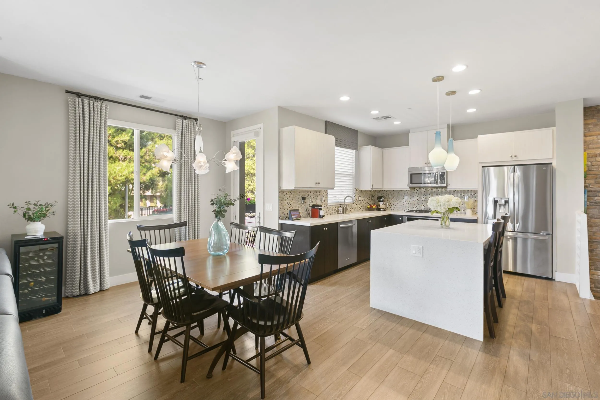 Photo #3: 240023824 Listing 