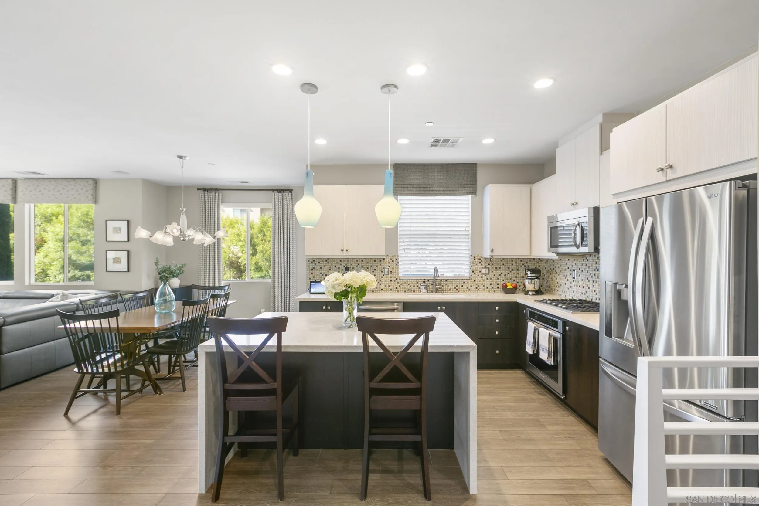 Photo #4: 240023824 Listing 