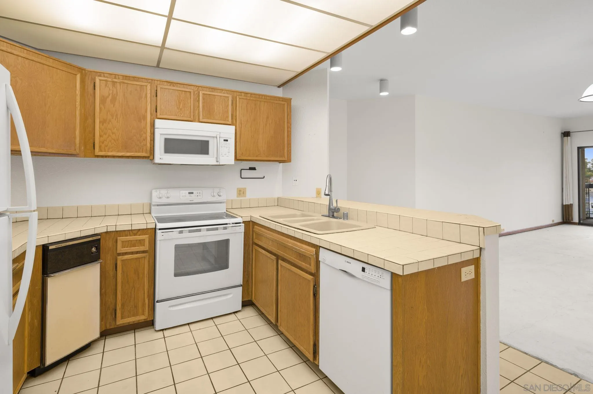 Photo #5: 240023913 Listing 
