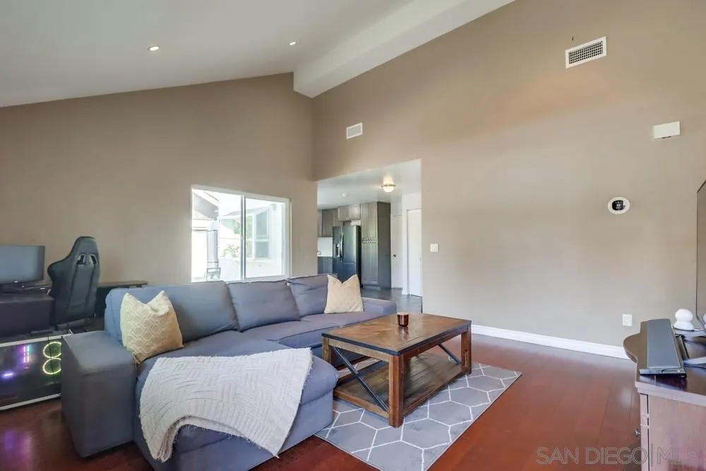Photo #5: 240023981 Listing 