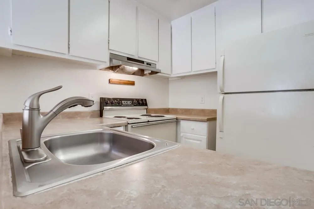 Photo #6: 240024008 Listing 