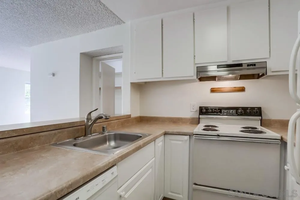 Photo #5: 240024008 Listing 