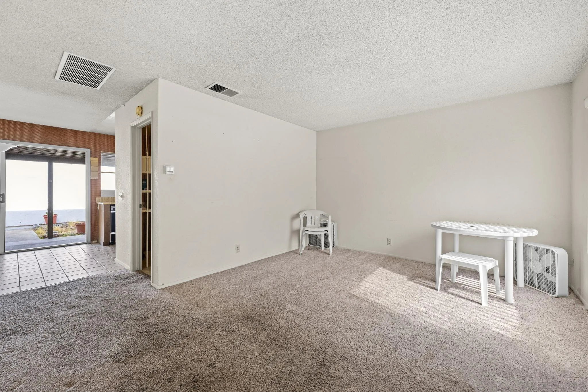 Photo #2: 240024019 Listing 