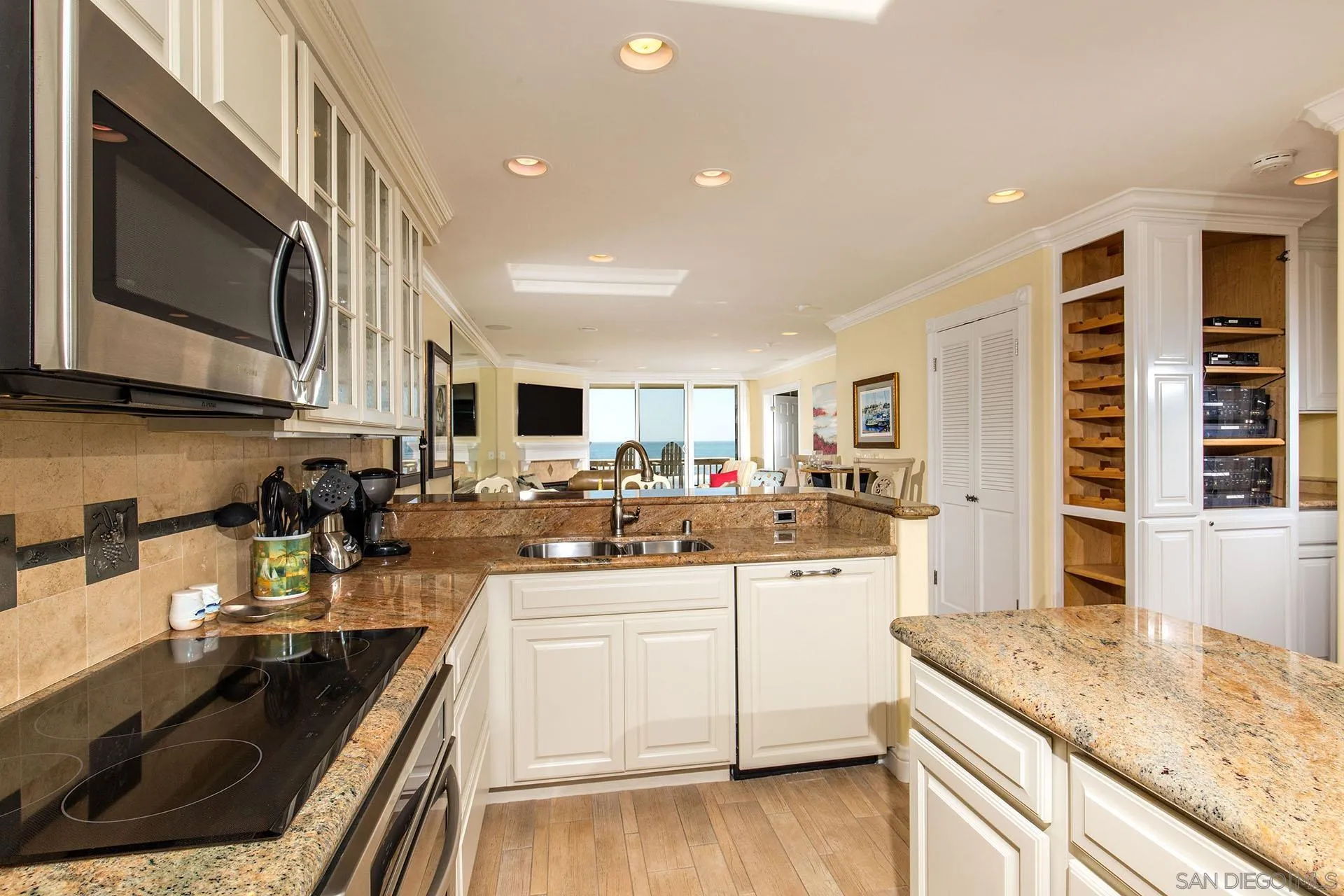 Photo #6: 240024055 Listing 