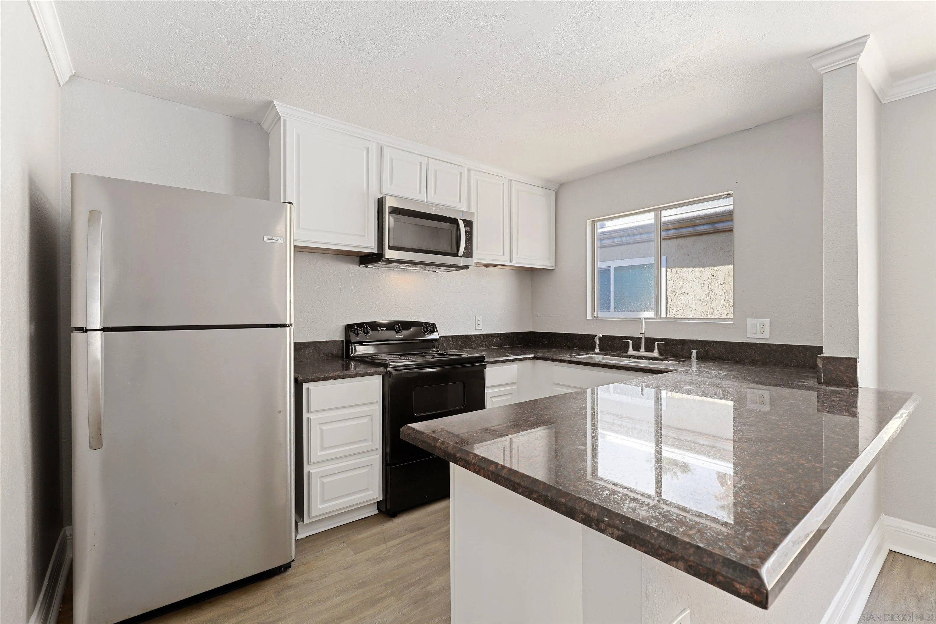 Photo #4: 240024301 Listing 