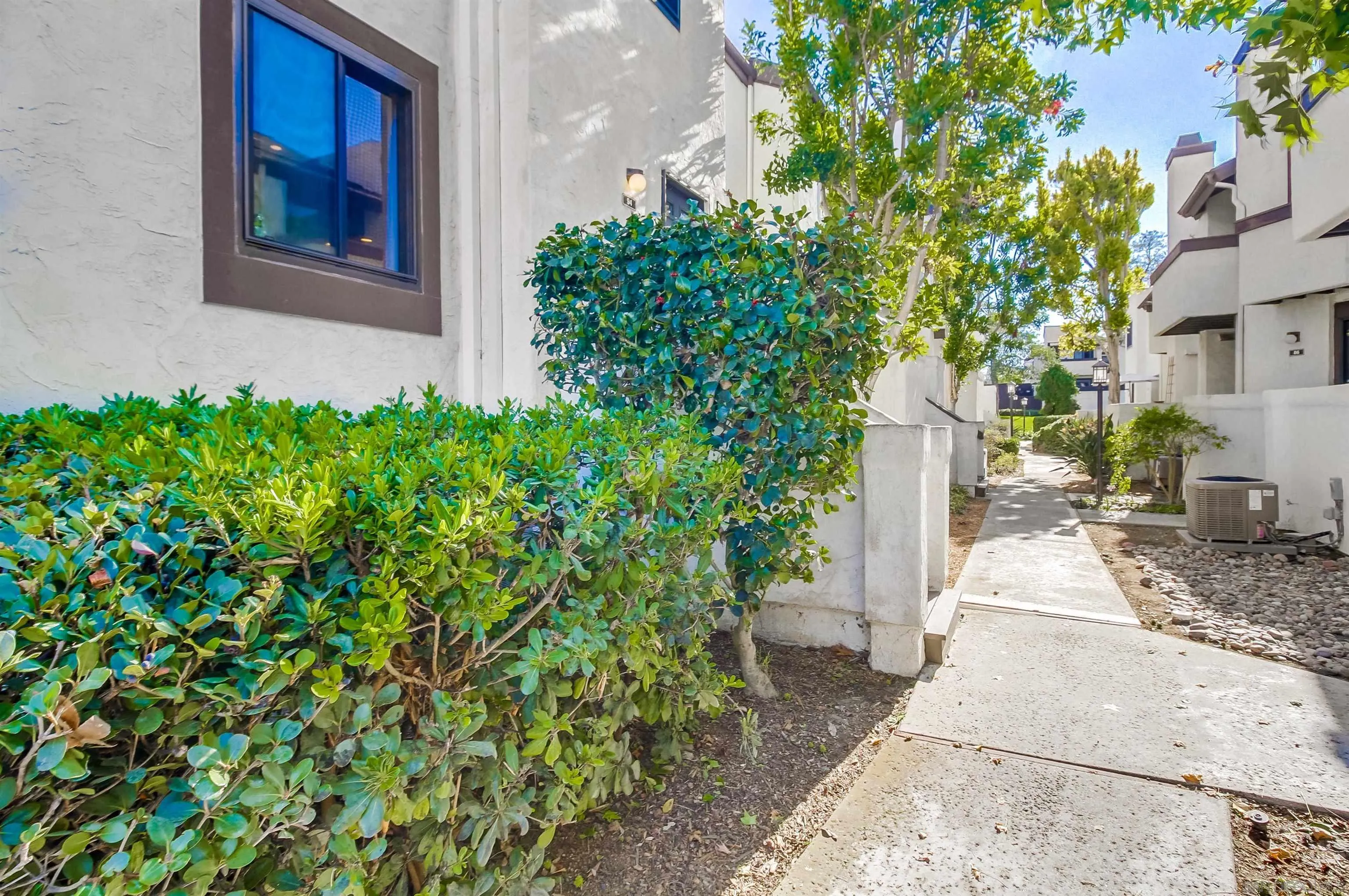 Photo #4: 240024318 Listing 