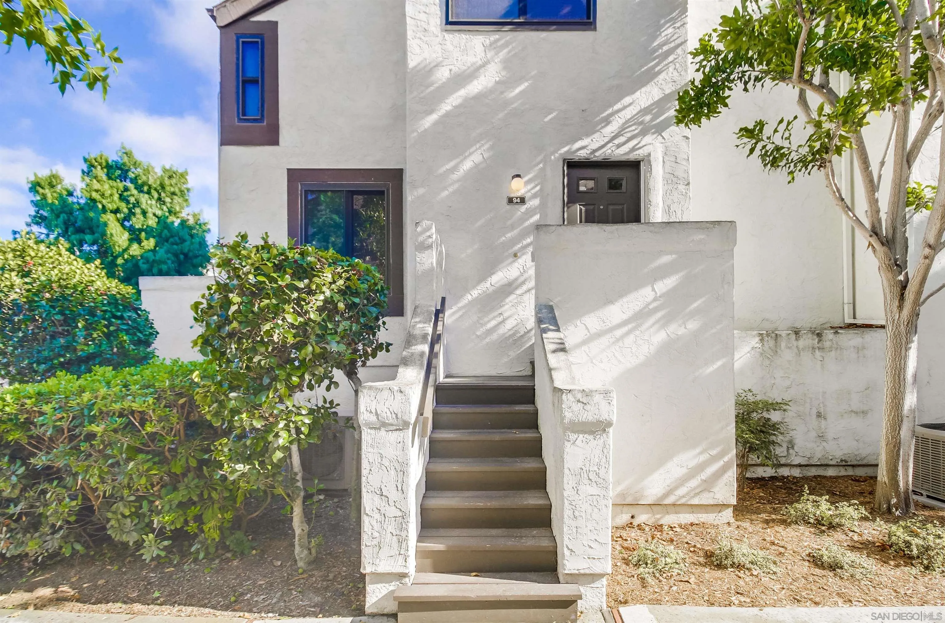 Photo #3: 240024318 Listing 