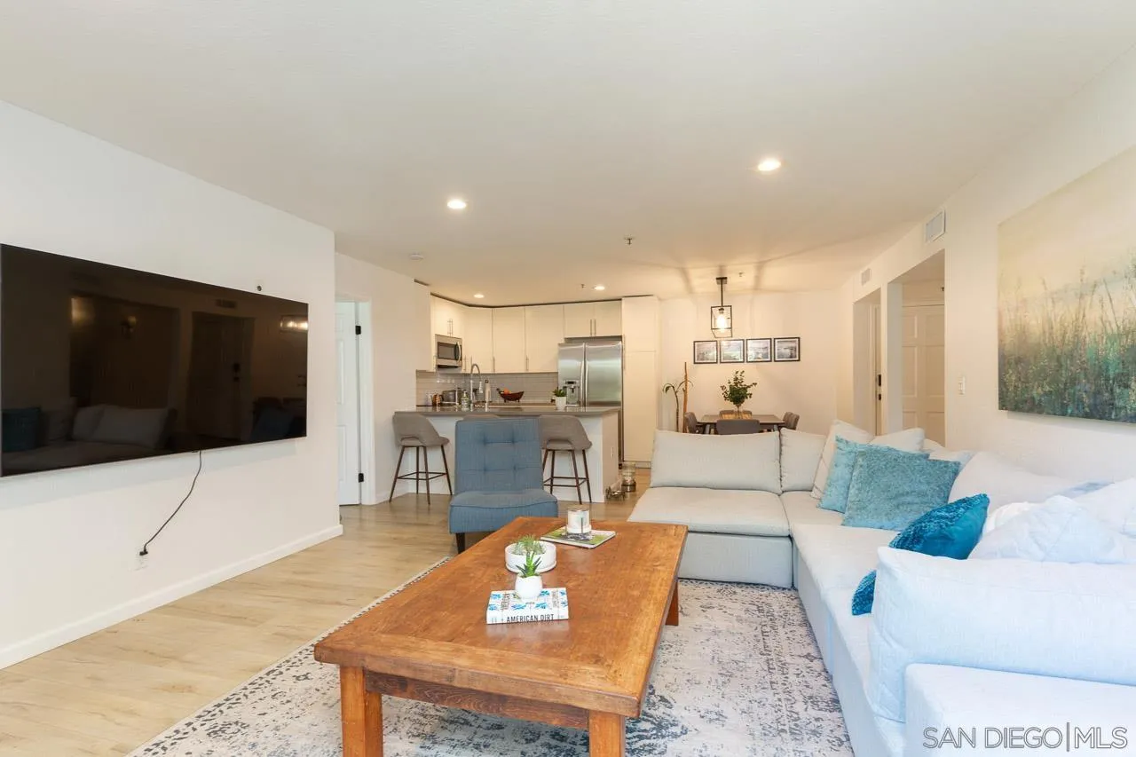 Photo #2: 240024324 Listing 