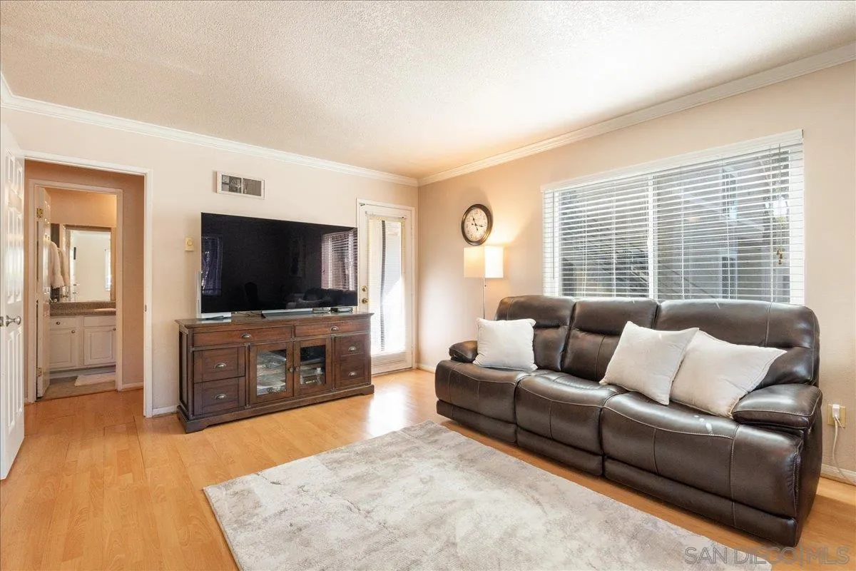 Photo #5: 240024422 Listing 
