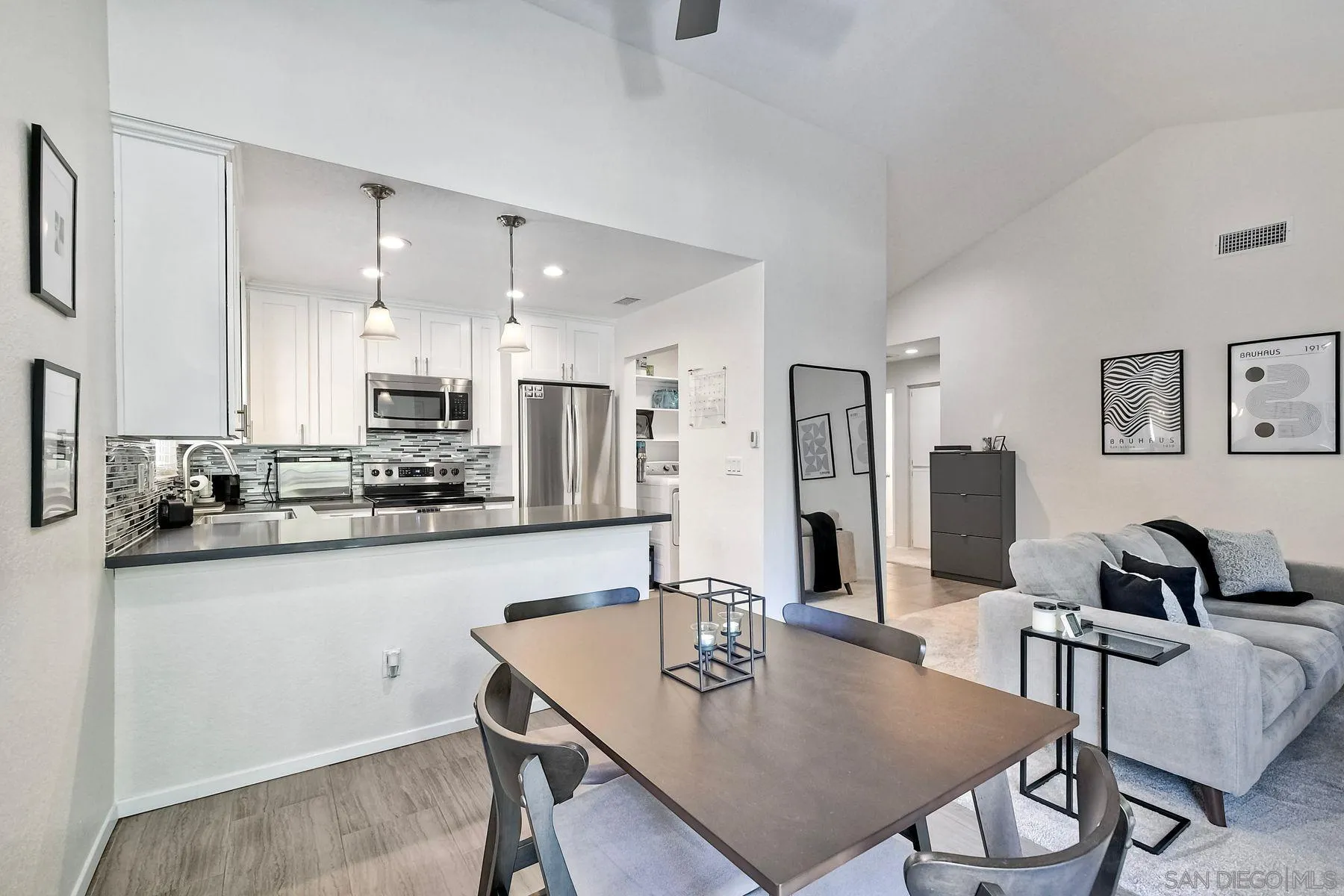 Photo #6: 240024507 Listing 