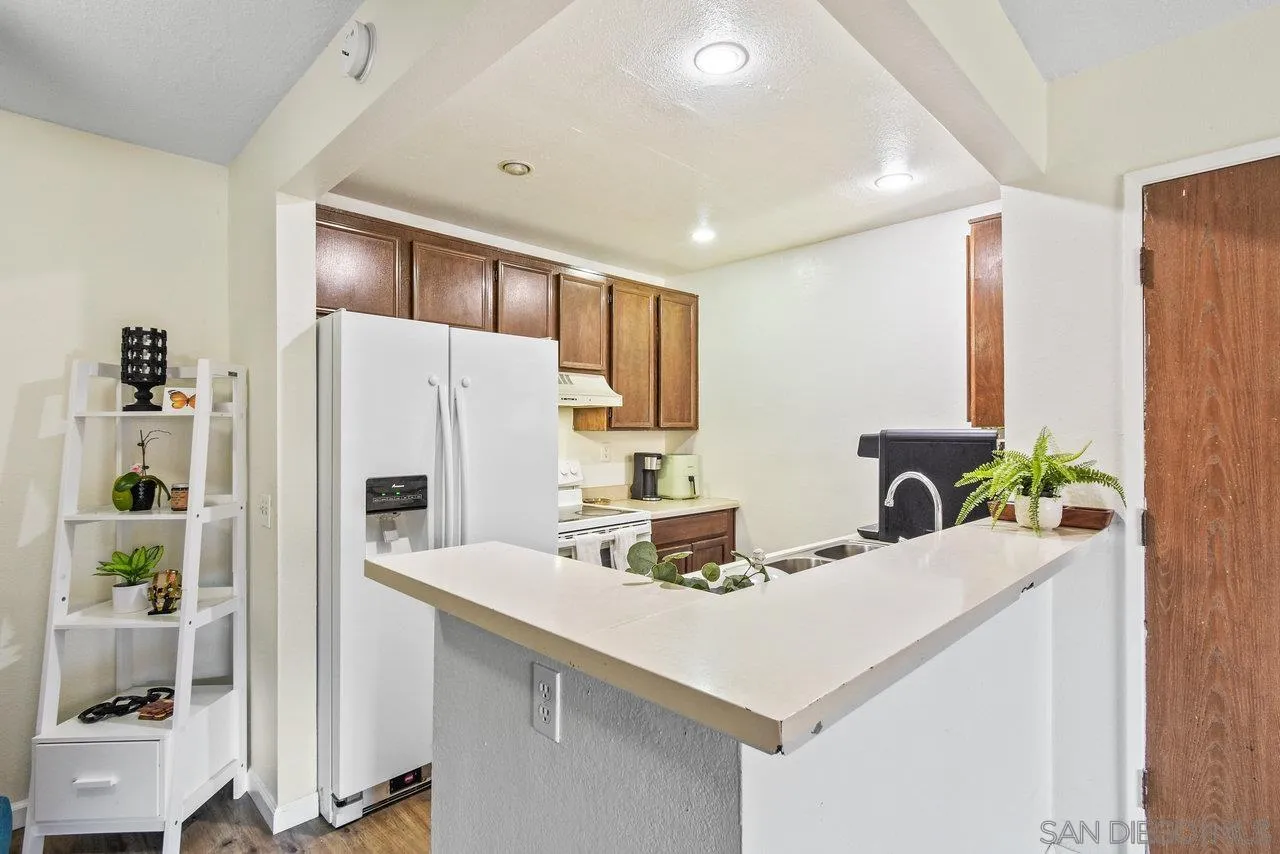 Photo #6: 240024582 Listing 