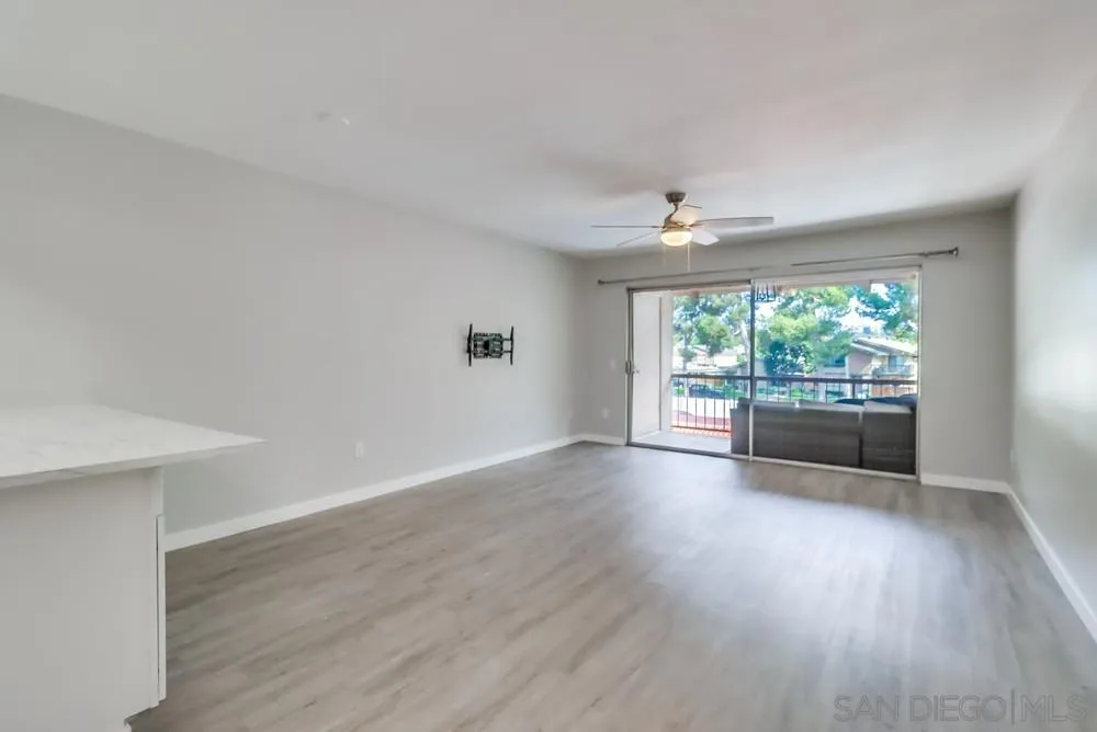 Photo #4: 240024596 Listing 