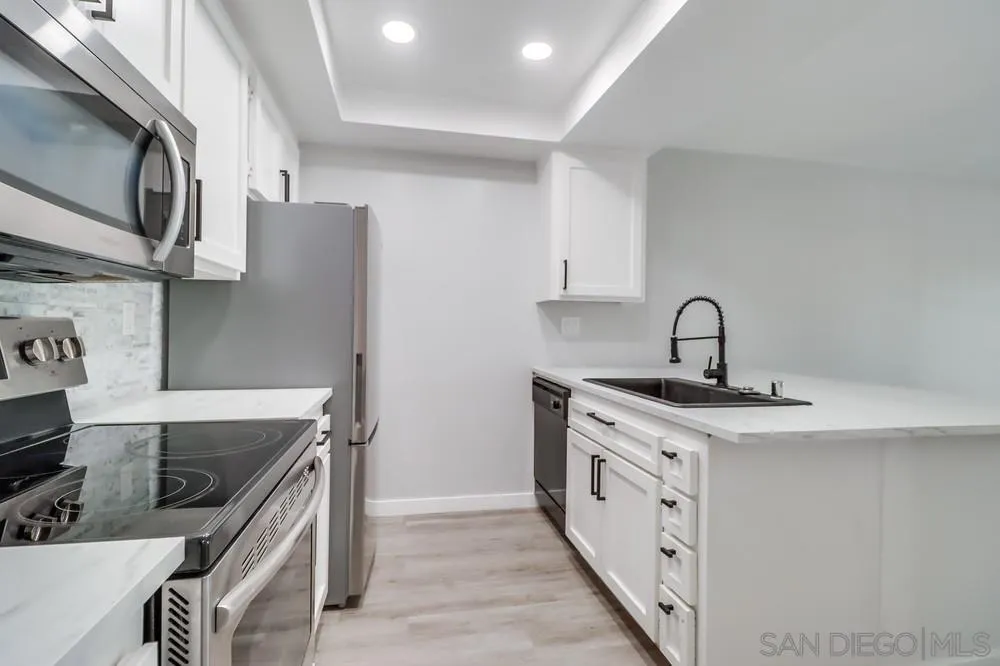 Photo #2: 240024596 Listing 