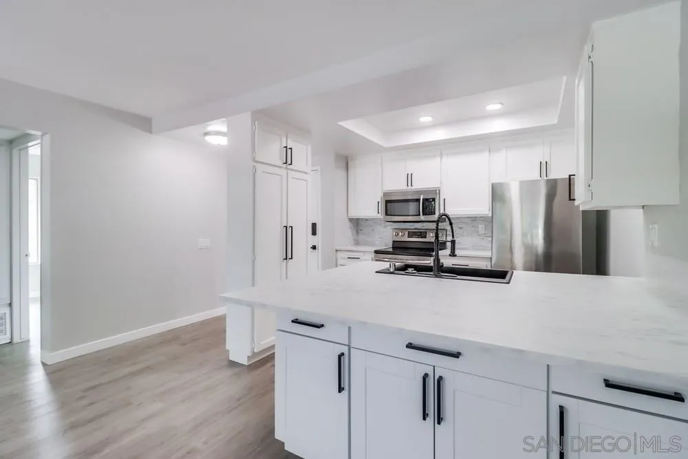 Photo #6: 240024596 Listing 