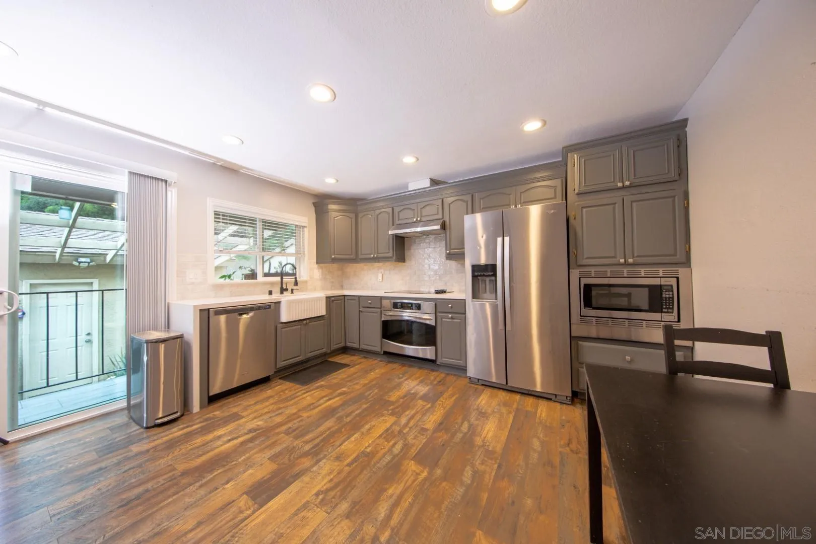 Photo #2: 240024878 Listing 