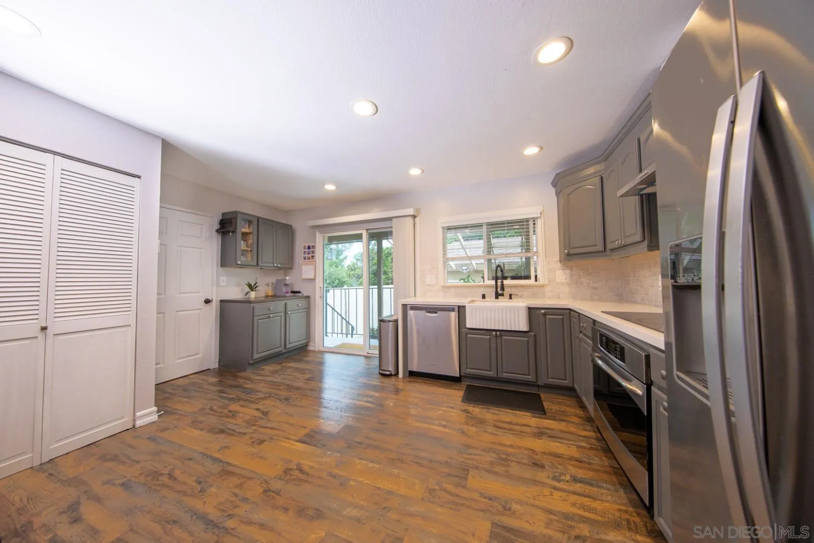 Photo #3: 240024878 Listing 