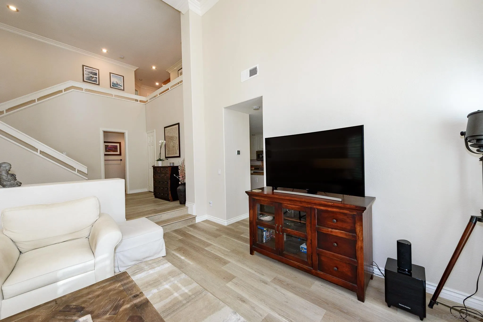 Photo #2: 240024953 Listing 