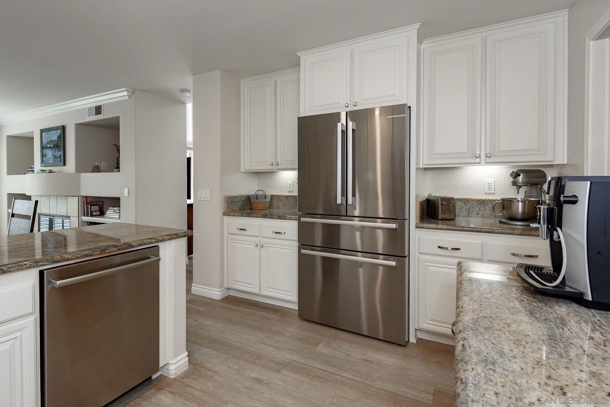 Photo #5: 240024953 Listing 