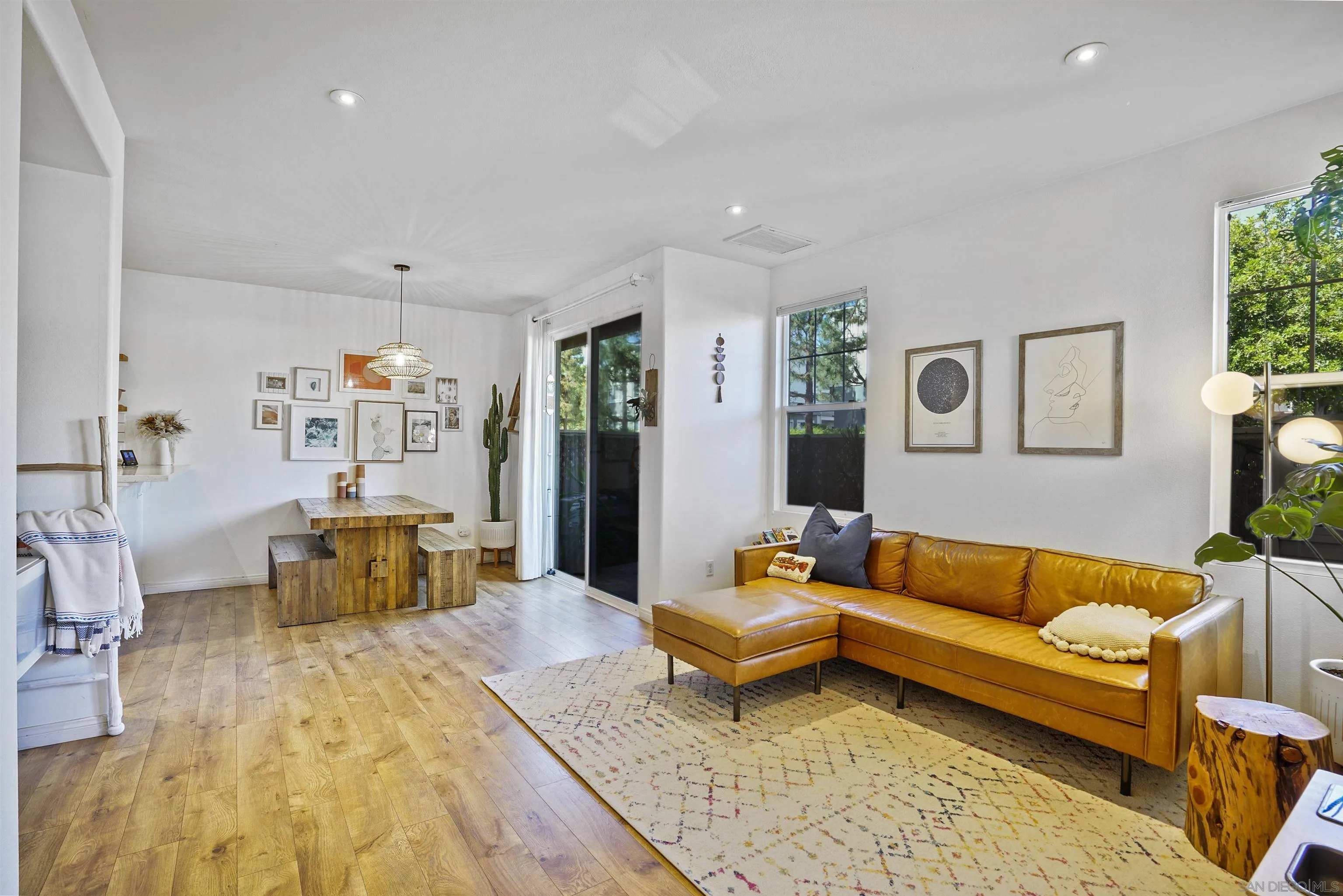 Photo #4: 240024957 Listing 
