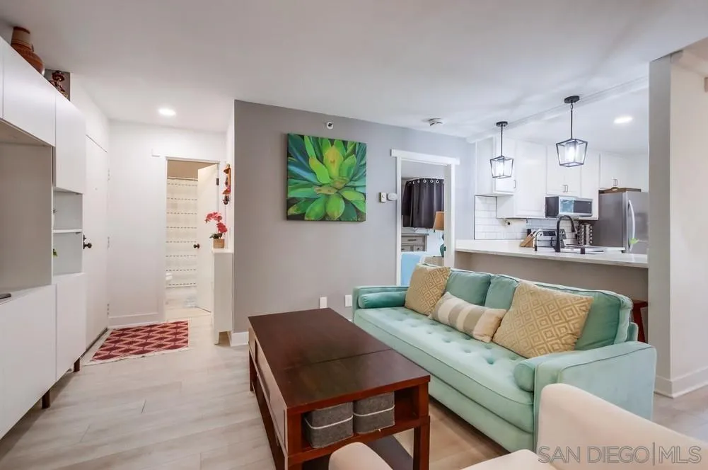 Photo #4: 240025002 Listing 