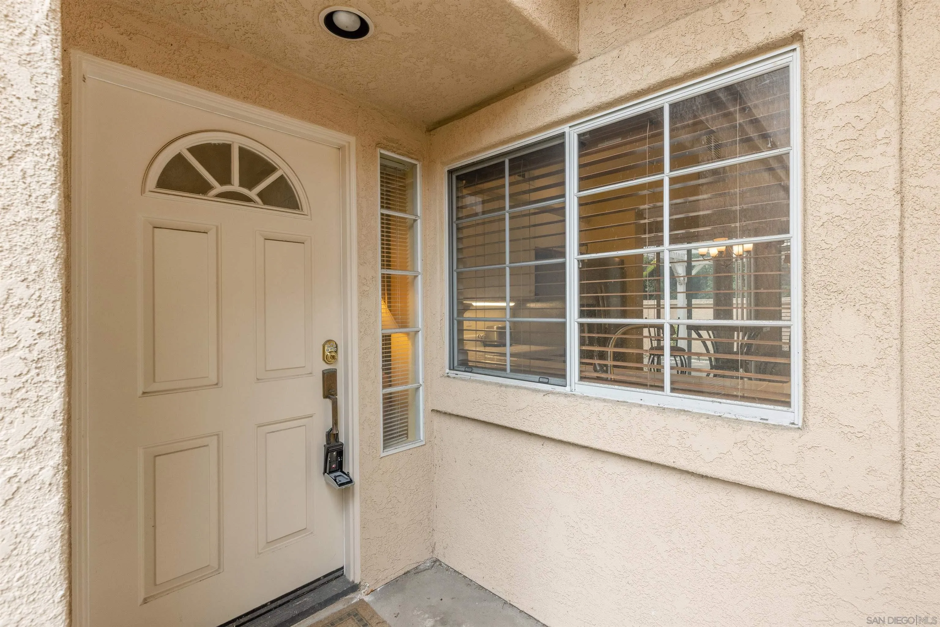 Photo #4: 240025012 Listing 