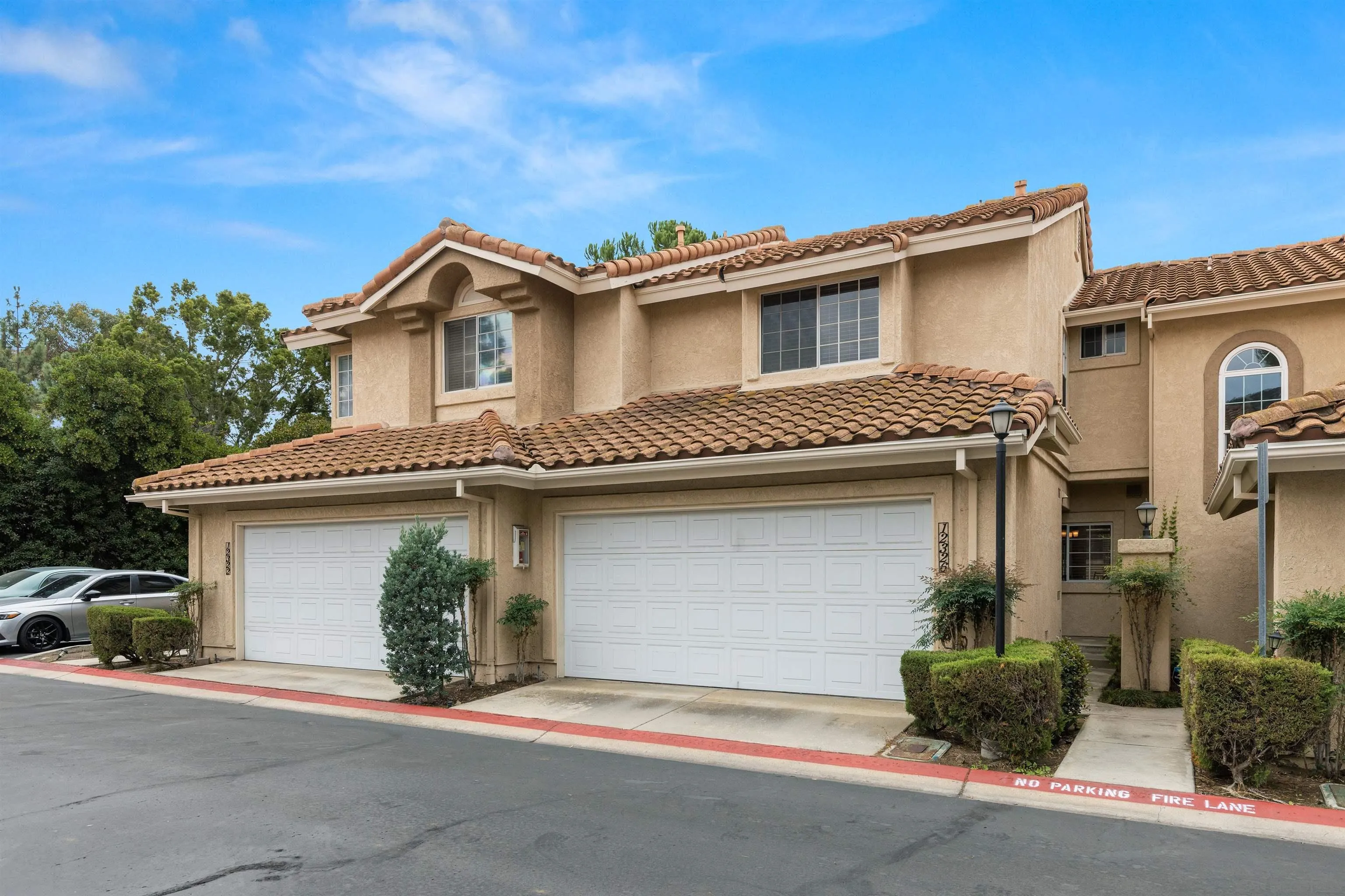 Photo #2: 240025012 Listing 