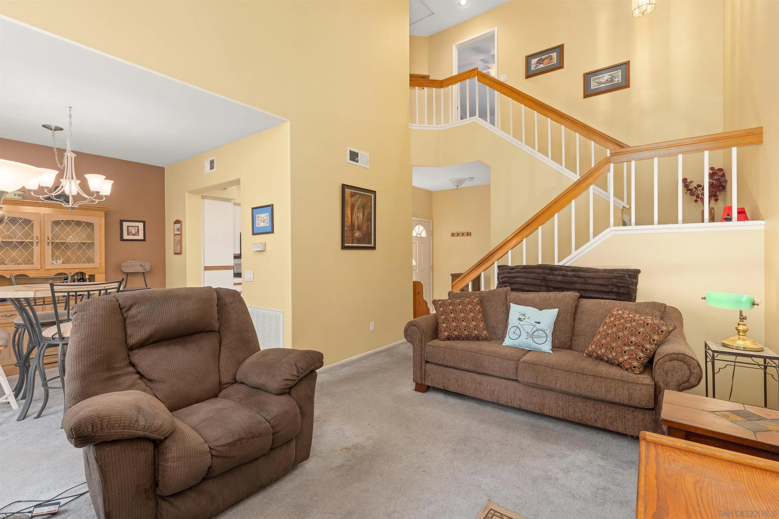Photo #6: 240025012 Listing 