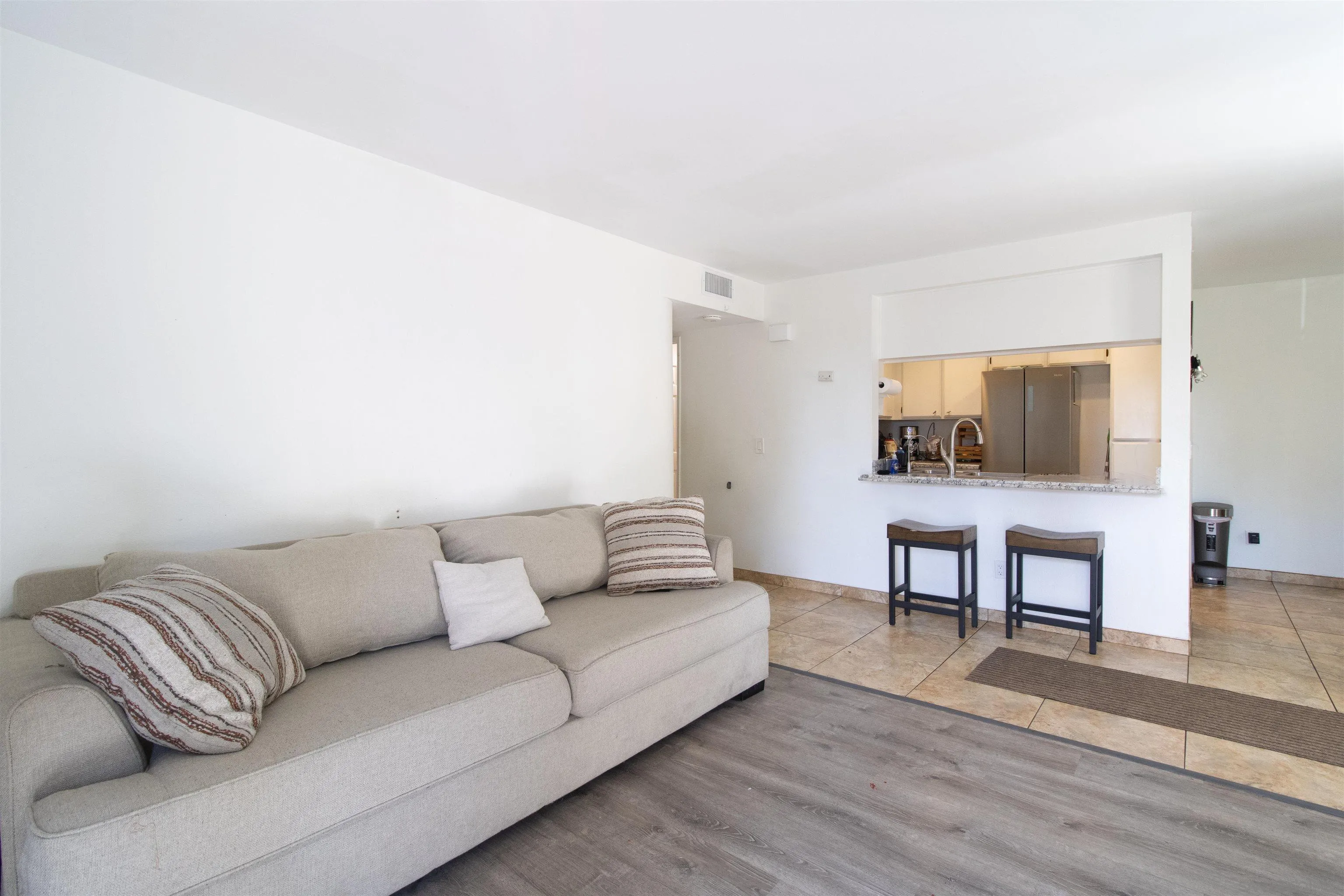 Photo #6: 240025026 Listing 
