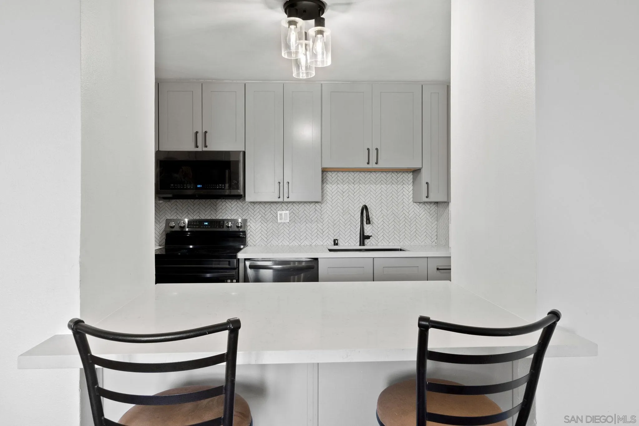Photo #6: 240025064 Listing 