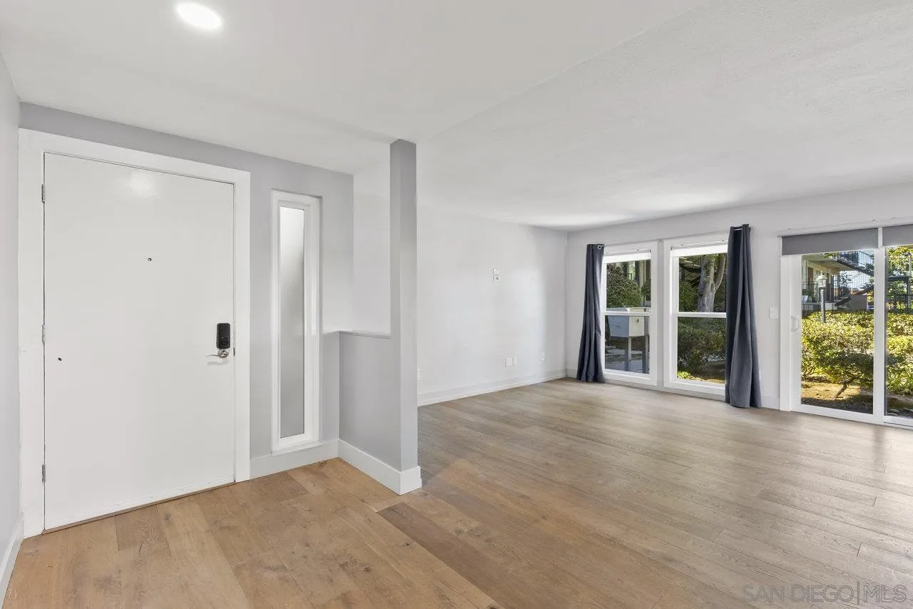 Photo #5: 240025094 Listing 